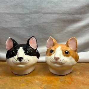 🐈Vtg CERAMIC CAT Salt & Pepper Shakers HandcraftedTan, Black, White 🐈‍⬛